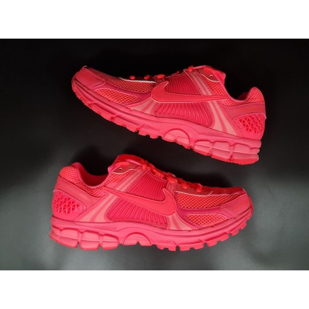 Nike Zoom Vomero 5 Hot Punch. SIZE 8 - HF5493-600
